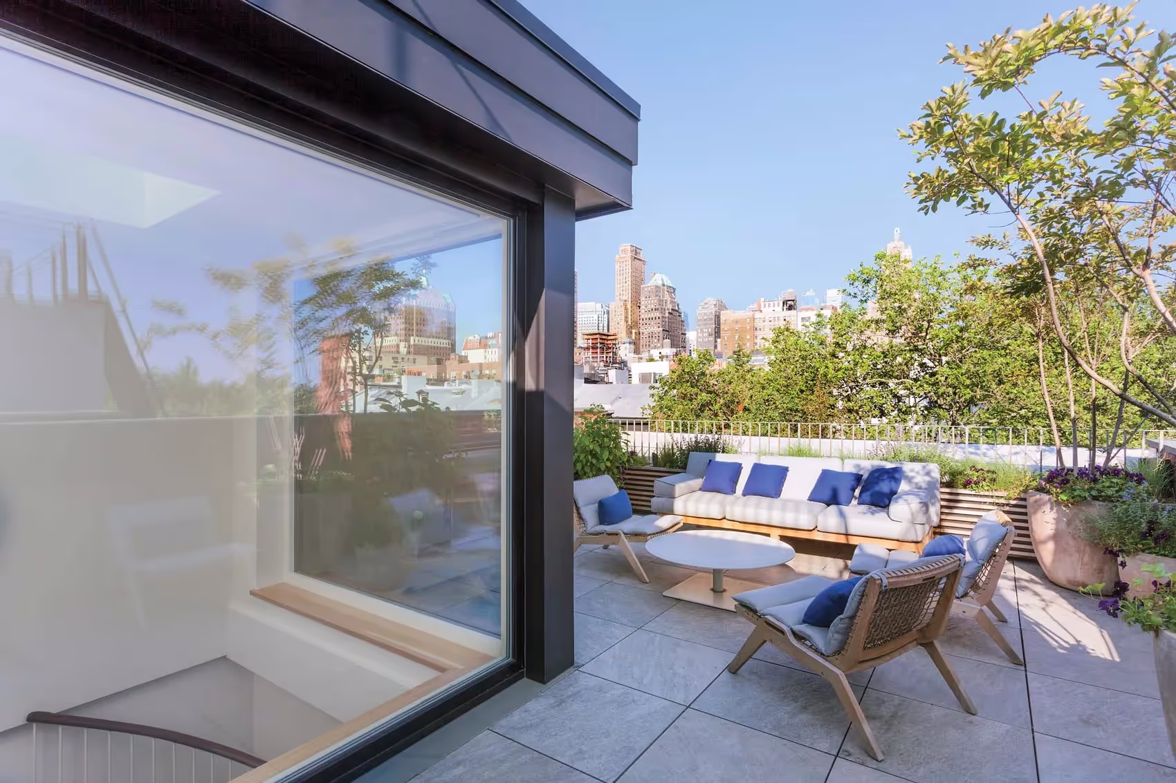 Zola fixed windows daylighting a room